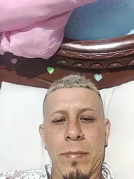 Snapshot of Somospareja1987 chatting on 02/09/25, 03:22 Somospareja1987 online show from 02/09/25, 03:22