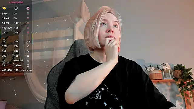 ReiYosimoto online show from 11/11/25, 04:18