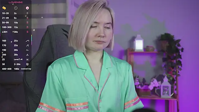 ReiYosimoto online show from 11/18/25, 06:01