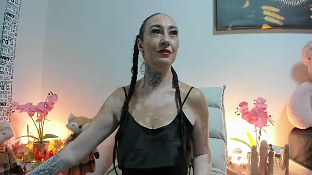 Rayanablackandwhite online show from 09/19/25, 06:41