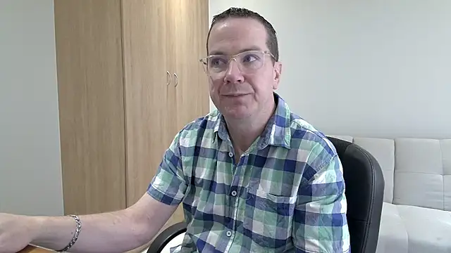 BrettJ81 online show from 10/04/25, 10:46