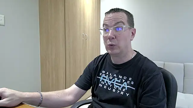 BrettJ81 online show from 10/16/25, 03:46