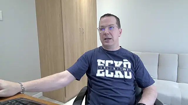 BrettJ81 online show from 10/17/25, 12:52