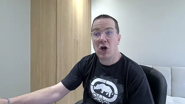 BrettJ81 online show from 10/18/25, 10:27