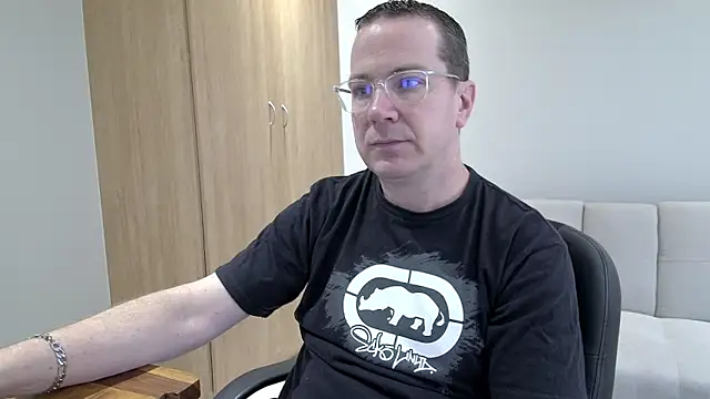 BrettJ81 online show from 11/01/25, 09:44