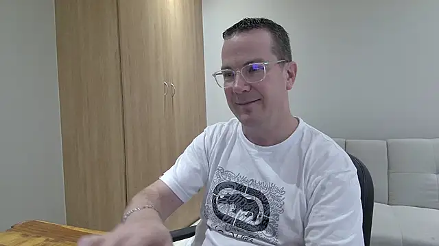 BrettJ81 online show from 11/21/25, 02:49