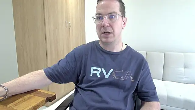 BrettJ81 online show from 11/29/25, 09:12