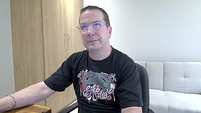Snapshot of BrettJ81 chatting on 01/06/26, 01:48 BrettJ81 online show from 01/06/26, 01:48