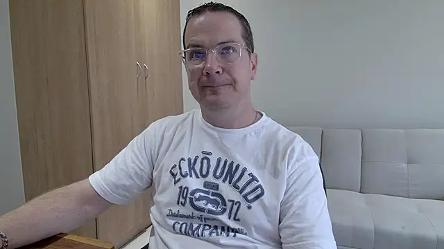 Snapshot of BrettJ81 chatting on 01/07/26, 12:07 BrettJ81 online show from 01/07/26, 12:07