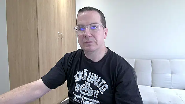 Snapshot of BrettJ81 chatting on 01/08/26, 12:18 BrettJ81 online show from 01/08/26, 12:18