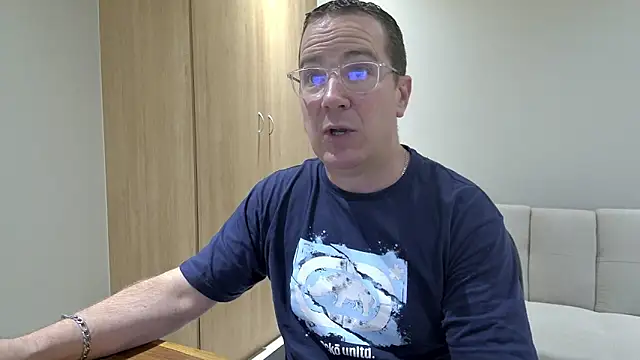 Snapshot of BrettJ81 chatting on 01/10/26, 05:37 BrettJ81 online show from 01/10/26, 05:37
