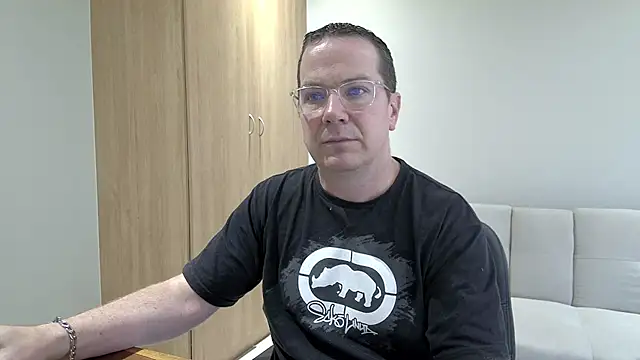 Snapshot of BrettJ81 chatting on 01/12/26, 02:11 BrettJ81 online show from 01/12/26, 02:11