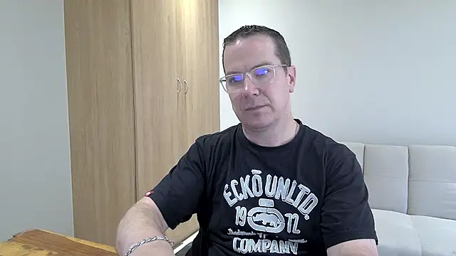 Snapshot of BrettJ81 chatting on 01/13/26, 11:26 BrettJ81 online show from 01/13/26, 11:26