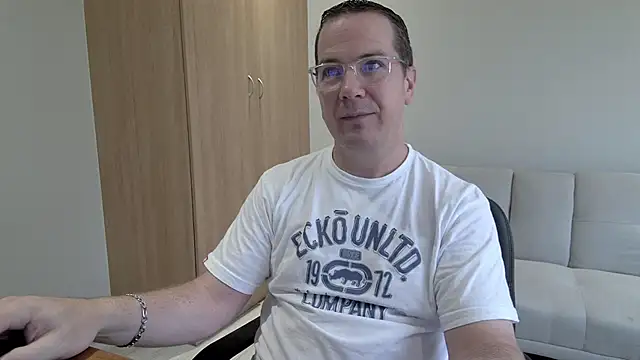 Snapshot of BrettJ81 chatting on 01/15/26, 12:54 BrettJ81 online show from 01/15/26, 12:54
