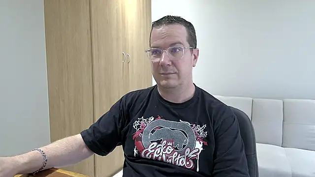 Snapshot of BrettJ81 chatting on 01/16/26, 01:15 BrettJ81 online show from 01/16/26, 01:15