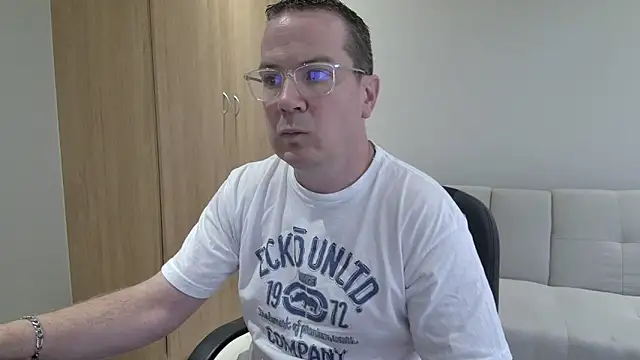 Snapshot of BrettJ81 chatting on 02/07/26, 12:42 BrettJ81 online show from 02/07/26, 12:42