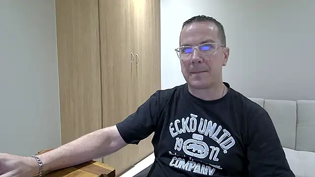 Snapshot of BrettJ81 chatting on 02/21/26, 06:42 BrettJ81 online show from 02/21/26, 06:42