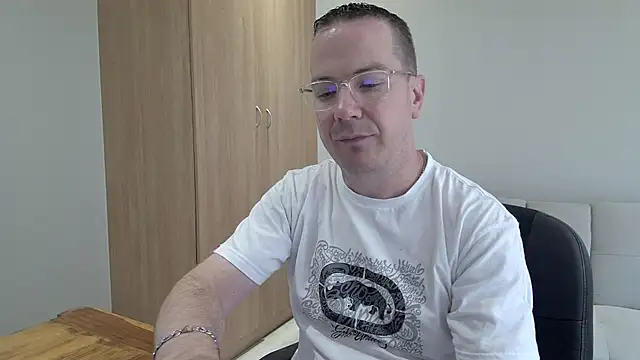 Snapshot of BrettJ81 chatting on 02/22/26, 11:42 BrettJ81 online show from 02/22/26, 11:42