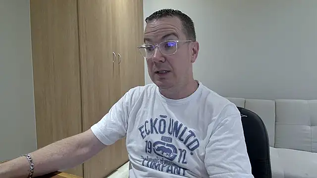 Snapshot of BrettJ81 chatting on 02/28/26, 02:18 BrettJ81 online show from 02/28/26, 02:18