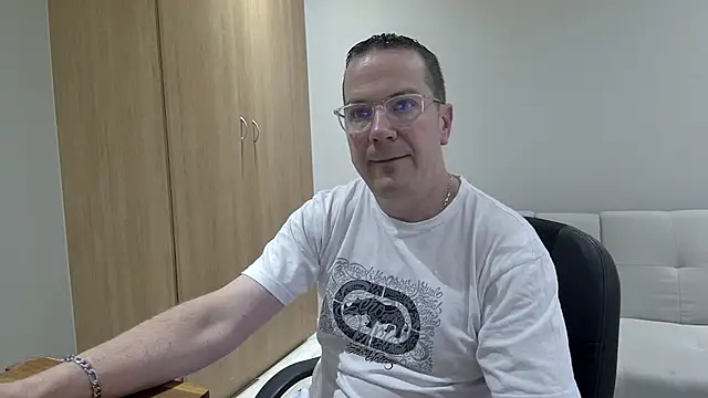 Snapshot of BrettJ81 chatting on 03/06/26, 02:13 BrettJ81 online show from 03/06/26, 02:13
