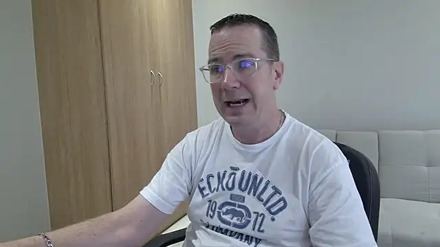 Snapshot of BrettJ81 chatting on 03/08/26, 01:04 BrettJ81 online show from 03/08/26, 01:04
