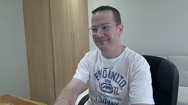 Snapshot of BrettJ81 chatting on 03/13/26, 02:23 BrettJ81 online show from 03/13/26, 02:23