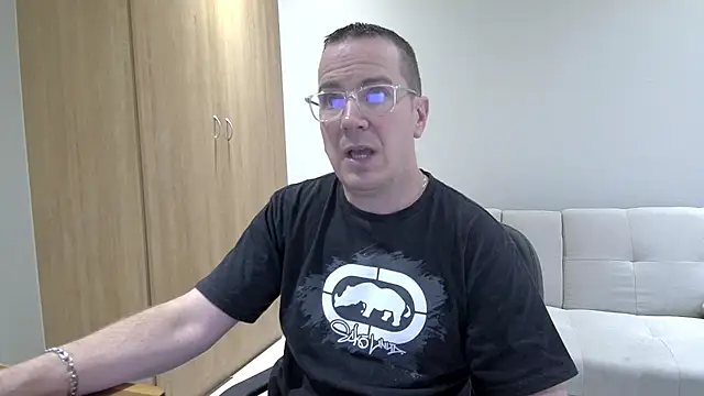 Snapshot of BrettJ81 chatting on 03/18/26, 02:31 BrettJ81 online show from 03/18/26, 02:31