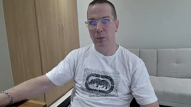 Snapshot of BrettJ81 chatting on 03/19/26, 02:21 BrettJ81 online show from 03/19/26, 02:21