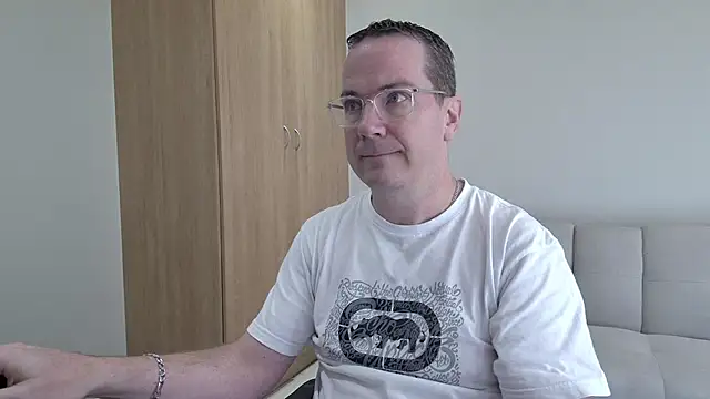 Snapshot of BrettJ81 chatting on 05/16/26, 11:53 BrettJ81 online show from 05/16/26, 11:53