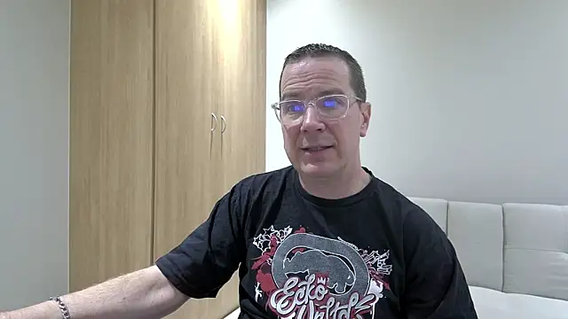 Snapshot of BrettJ81 chatting on 06/11/26, 03:21 BrettJ81 online show from 06/11/26, 03:21