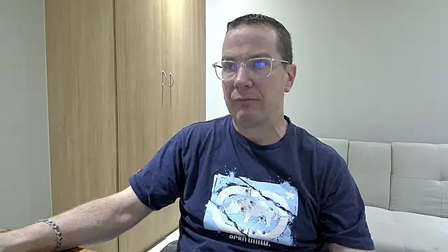 Snapshot of BrettJ81 chatting on 06/12/26, 05:34 BrettJ81 online show from 06/12/26, 05:34