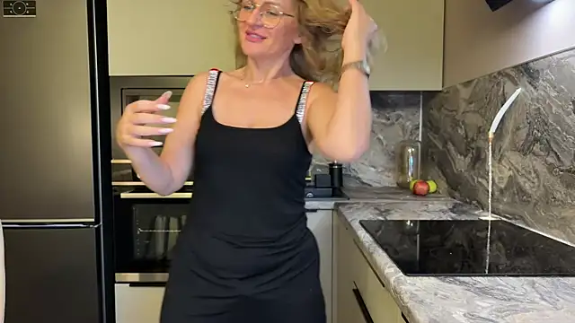 mommy nadin online show from 10/13/25, 05:02