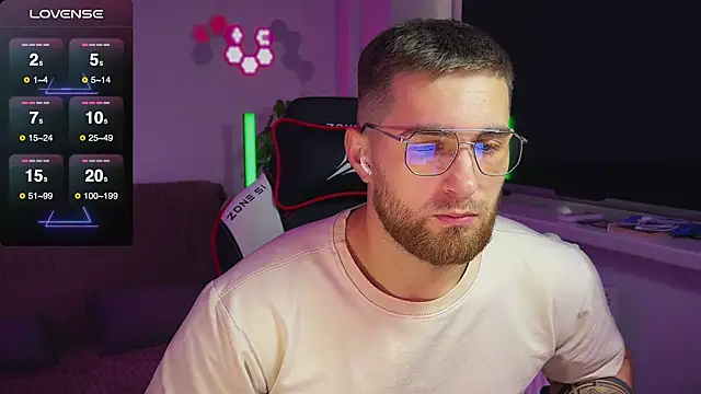 Snapshot of Sweeet__boy chatting on 11/17/25, 09:15 Sweeet boy online show from 11/17/25, 09:15