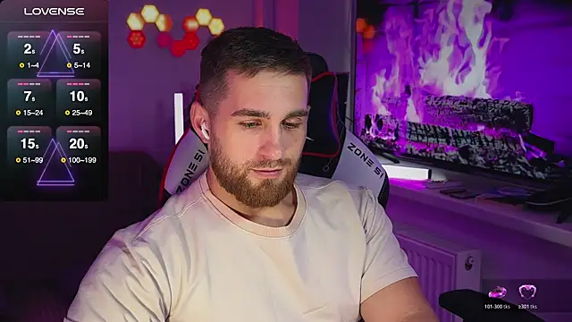 Snapshot of Sweeet__boy chatting on 11/21/25, 12:48 Sweeet boy online show from 11/21/25, 12:48