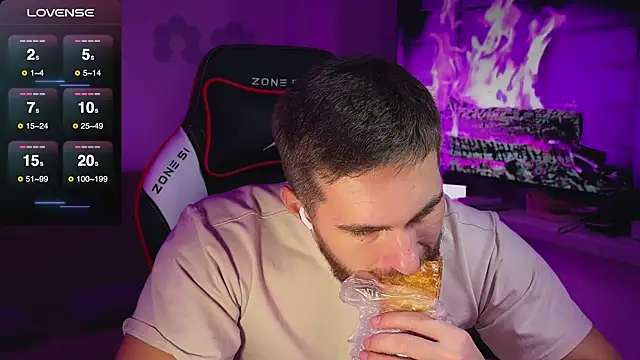 Snapshot of Sweeet__boy chatting on 11/26/25, 10:33 Sweeet boy online show from 11/26/25, 10:33