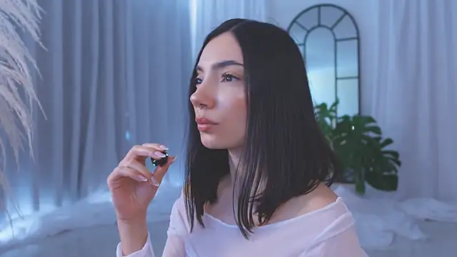 AmyArmstrong online show from 11/21/25, 09:35