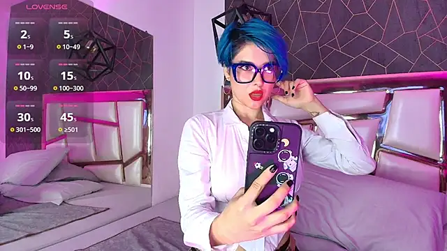 Snapshot of Annie_Swan chatting on 10/20/25, 12:05 Annie Swan online show from 10/20/25, 12:05