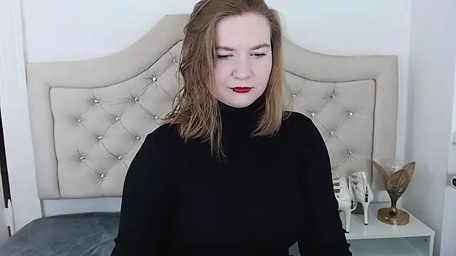 LaraDream online show from 12/21/24, 12:09