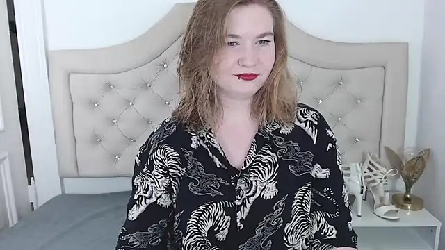 LaraDream online show from 12/28/24, 05:03