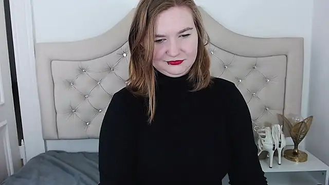 LaraDream online show from 12/29/24, 08:37