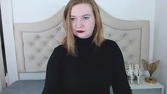 LaraDream online show from 12/30/24, 07:42