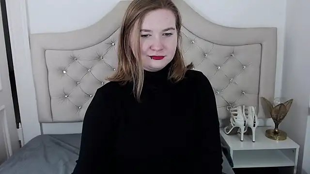 LaraDream online show from 12/30/24, 10:45