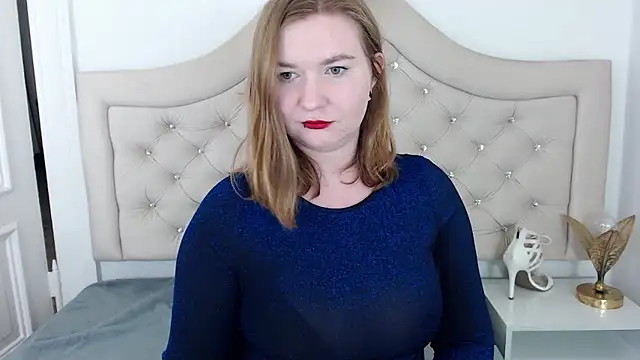 LaraDream online show from 12/31/24, 11:17