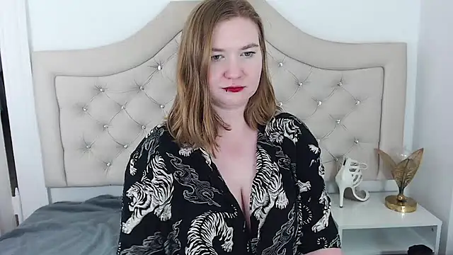 LaraDream online show from 01/01/25, 05:54