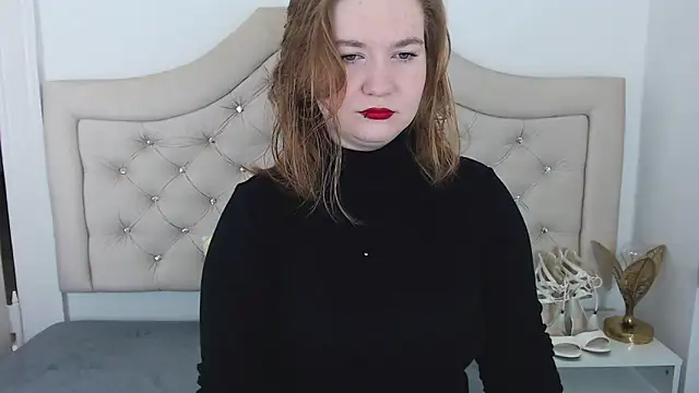 LaraDream online show from 01/28/25, 07:42