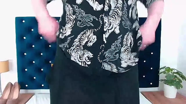 LaraDream online show from 02/04/25, 09:20