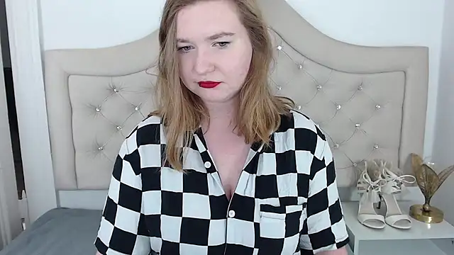 LaraDream online show from 02/06/25, 12:11