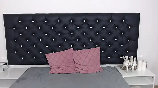 LaraDream online show from 03/19/25, 04:03