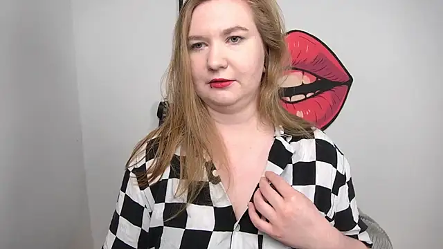 Snapshot of LaraDream chatting on 11/06/25, 04:30 LaraDream online show from 11/06/25, 04:30