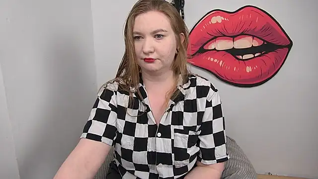 Snapshot of LaraDream chatting on 12/04/25, 03:43 LaraDream online show from 12/04/25, 03:43